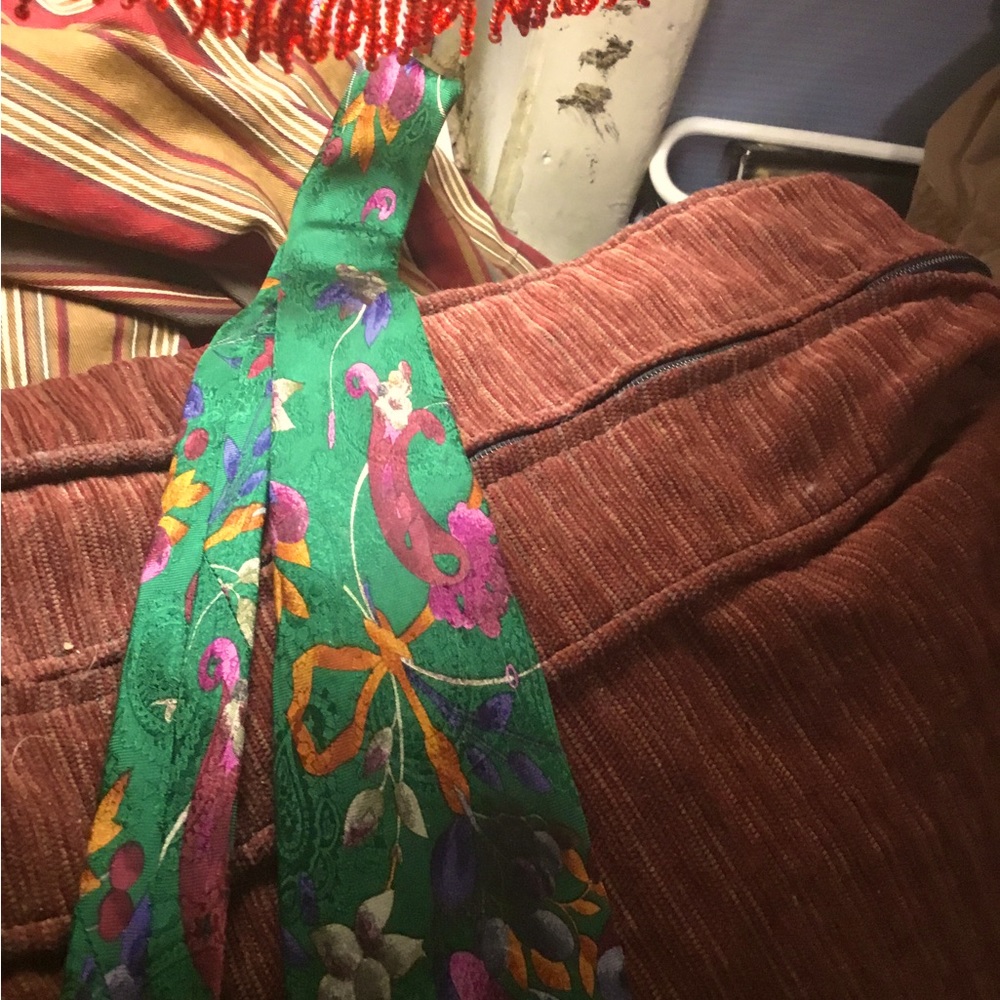 Vintage Leonard Paris 100% Silk Tie Handmade Italy. Rare Floral Design